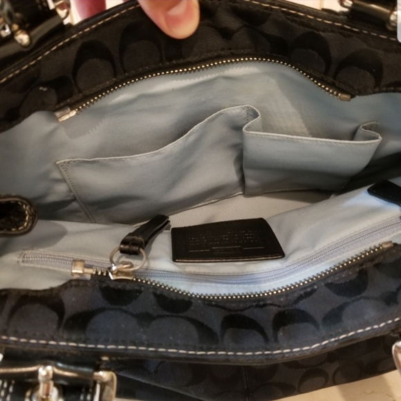 *Host Pick!!  Authentic Coach Hobo Bag* - Picture 9 of 11